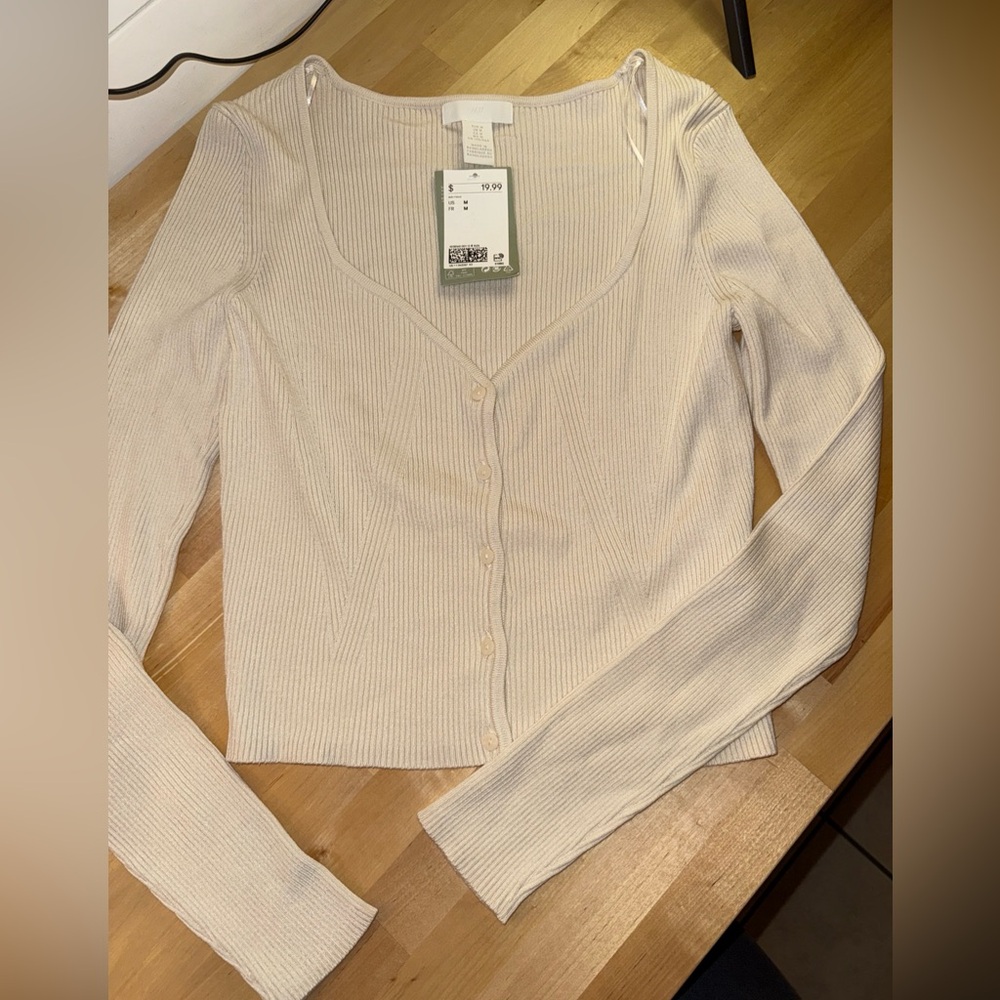 NWT H&M Cream V Neck Long Sleeve Button Sweater Size M Crop